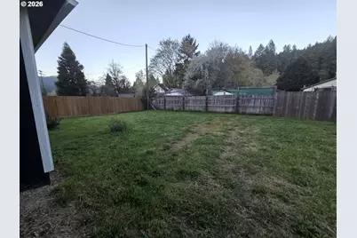 148 Montgomery Ave, Glendale, OR 97442 - Photo 9