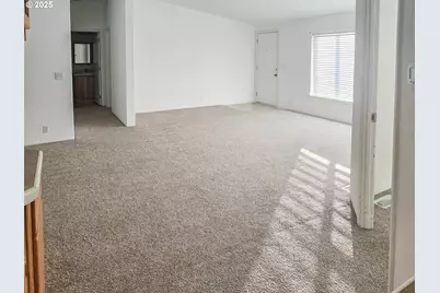 550 S State St #115, Sutherlin, OR 97479 - Photo 3