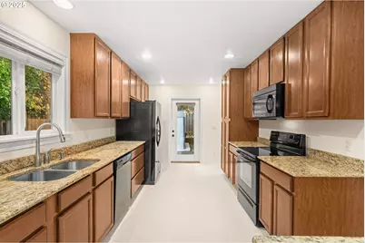 10200 SW 70th Ave, Portland, OR 97223 - Photo 13