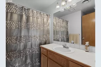 684 NE Goldie Dr, Hillsboro, OR 97124 - Photo 35