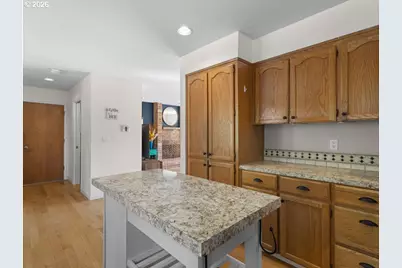 684 NE Goldie Dr, Hillsboro, OR 97124 - Photo 17