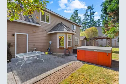 684 NE Goldie Dr, Hillsboro, OR 97124 - Photo 37