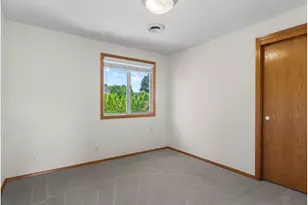 684 NE Goldie Dr, Hillsboro, OR 97124 - Photo 35