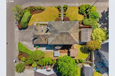 684 NE Goldie Dr, Hillsboro, OR 97124 - Photo 43