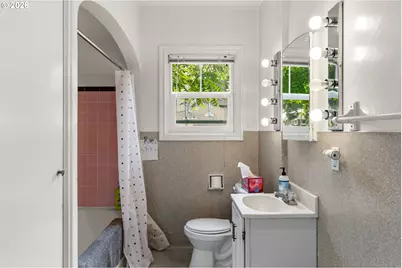 239 E 14th Ave, Eugene, OR 97401 - Photo 13