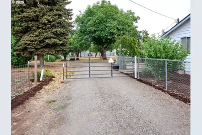 29474 S Highway 170, Canby, OR 97013 - Photo 9