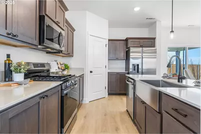 1734 NE 9th Pl, Hermiston, OR 97838 - Photo 11