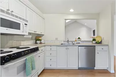 5212 SW Barclay Ct, Beaverton, OR 97005 - Photo 9