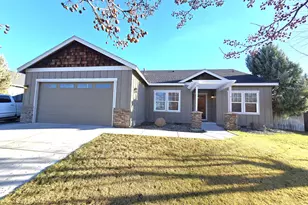2248 NW Overlook Dr, Hermiston, OR 97838 - Photo 1