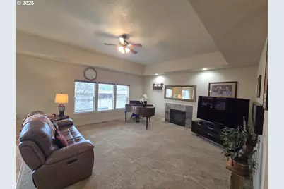 2248 NW Overlook Dr, Hermiston, OR 97838 - Photo 3