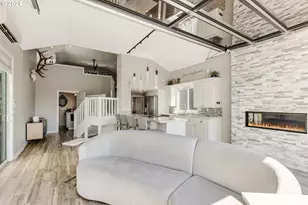 535 NE Bridgeton Rd, Portland, OR 97211 - Photo 13