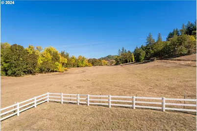 18235 Dixonville Rd, Roseburg, OR 97470 - Photo 9
