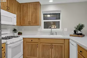 3812 Colony Oaks Dr, Eugene, OR 97405 - Photo 9