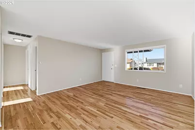 1386 Vanderbeck Ln, Woodburn, OR 97071 - Photo 5