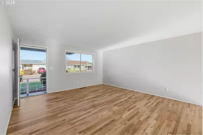 1386 Vanderbeck Ln, Woodburn, OR 97071 - Photo 3