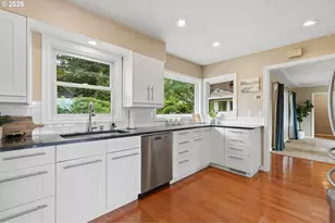 6331 SW Brugger St, Portland, OR 97219 - Photo 7