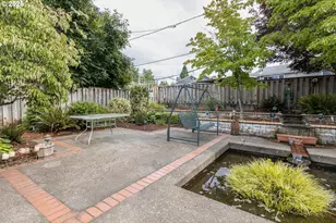 10502 SE Market St, Portland, OR 97216 - Photo 9