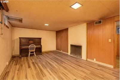 10502 SE Market St, Portland, OR 97216 - Photo 25