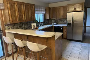 10502 SE Market St, Portland, OR 97216 - Photo 5