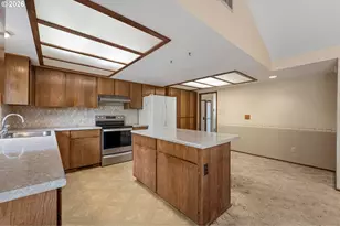 12890 SW 135th Ave, Tigard, OR 97223 - Photo 15
