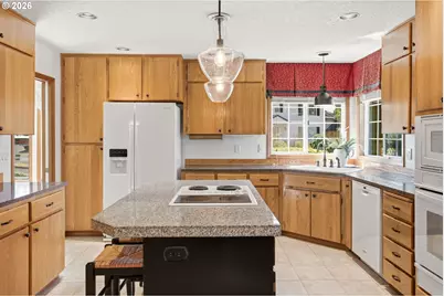 679 NE Maryann Ct, Hillsboro, OR 97124 - Photo 17