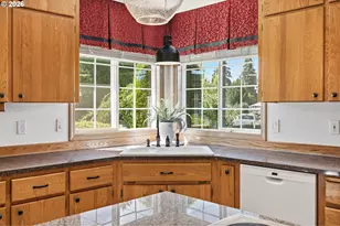 679 NE Maryann Ct, Hillsboro, OR 97124 - Photo 21