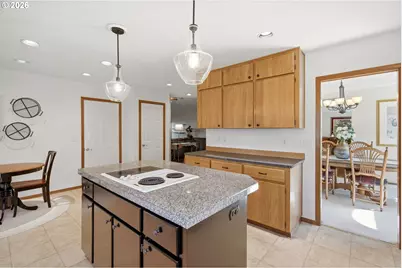 679 NE Maryann Ct, Hillsboro, OR 97124 - Photo 19