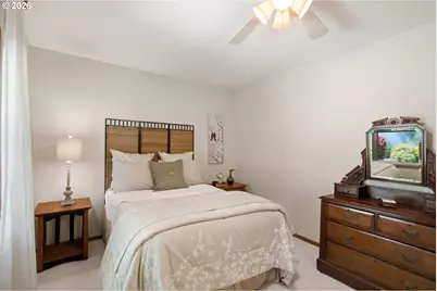 679 NE Maryann Ct, Hillsboro, OR 97124 - Photo 37