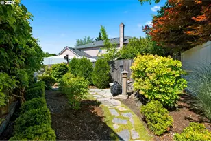 679 NE Maryann Ct, Hillsboro, OR 97124 - Photo 47