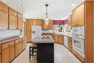 679 NE Maryann Ct, Hillsboro, OR 97124 - Photo 17