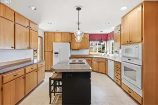 679 NE Maryann Ct, Hillsboro, OR 97124 - Photo 17