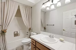 679 NE Maryann Ct, Hillsboro, OR 97124 - Photo 39
