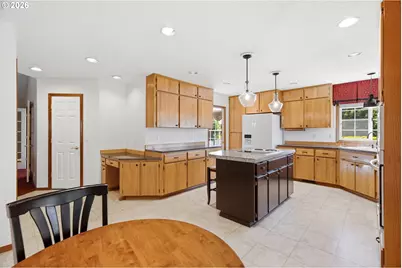 679 NE Maryann Ct, Hillsboro, OR 97124 - Photo 19