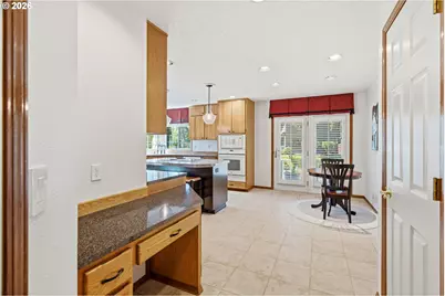 679 NE Maryann Ct, Hillsboro, OR 97124 - Photo 23