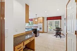 679 NE Maryann Ct, Hillsboro, OR 97124 - Photo 23