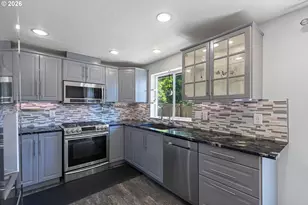 570 SW Honeysuckle Ct, McMinnville, OR 97128 - Photo 7