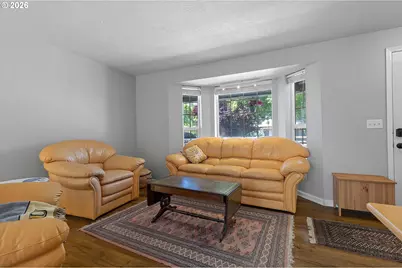 570 SW Honeysuckle Ct, McMinnville, OR 97128 - Photo 3