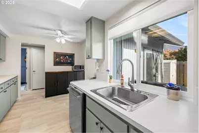 2246 NE 153rd Ave, Portland, OR 97230 - Photo 11