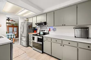 2246 NE 153rd Ave, Portland, OR 97230 - Photo 13