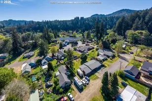 11766 Walnut Ave, Mapleton, OR 97453 - Photo 3