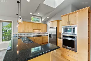 6719 S Corbett Ave, Portland, OR 97219 - Photo 11