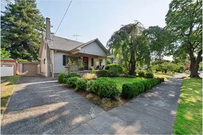 2023 SE Yukon St, Portland, OR 97202 - Photo 3