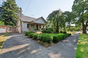 2023 SE Yukon St, Portland, OR 97202 - Photo 3