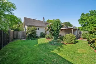 2023 SE Yukon St, Portland, OR 97202 - Photo 33
