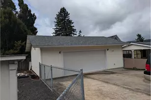 133 S Gateway Blvd, Cottage Grove, OR 97424 - Photo 11