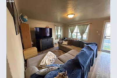 2460 E St, Springfield, OR 97477 - Photo 9