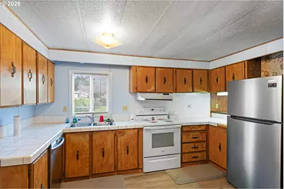 7080 Thurston Rd #02, Springfield, OR 97478 - Photo 3