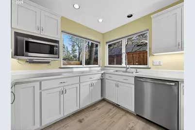 7853 SW Willowbottom Way, Portland, OR 97224 - Photo 11