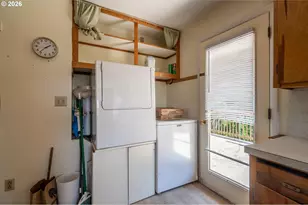 1077 F St, Coos Bay, OR 97420 - Photo 11