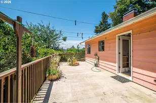1077 F St, Coos Bay, OR 97420 - Photo 13